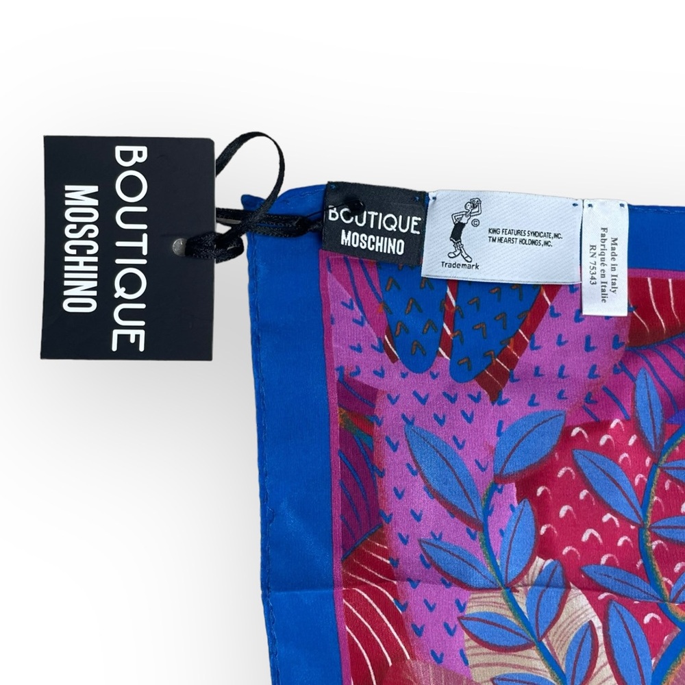 BOUTIQUE MOSCHINO Silk Scarf Floral Print OLIVE
OYL Square from Moschino 19x19” - Picture 6 of 10